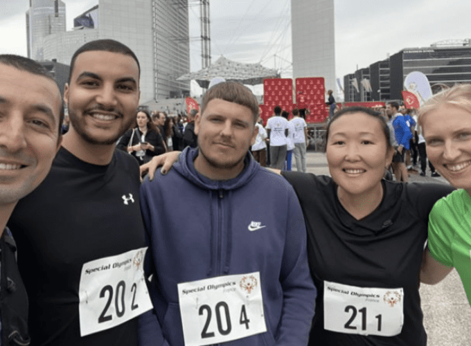 The Icomera team in France joined a Special Olympics relay race in La Défense, Paris, to raise awareness of intellectual disabilities